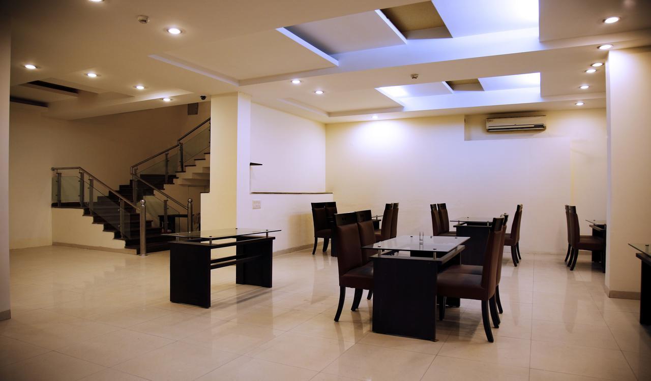 Fabhotel Oasis Dlf Phase 3 古尔冈 外观 照片